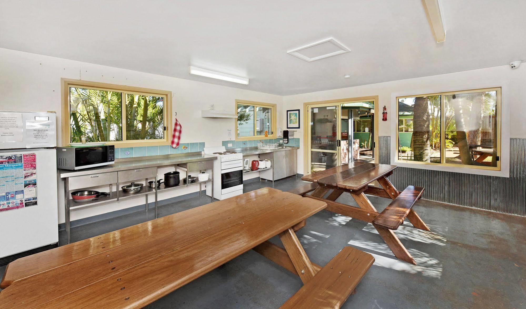 Melaleuca Caravan Park Порт-Маккуори Экстерьер фото